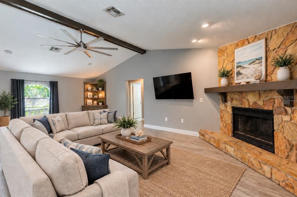 Active With Contract: $425,000 (3 beds, 3 baths, 1824 Square Feet)