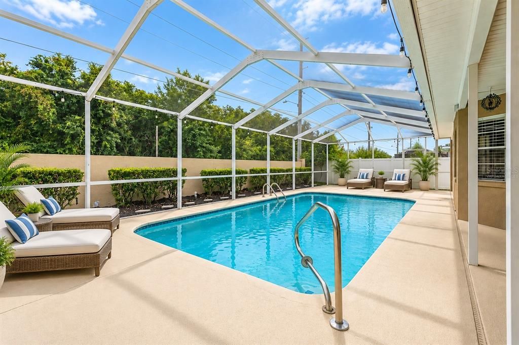 Active With Contract: $425,000 (3 beds, 3 baths, 1824 Square Feet)