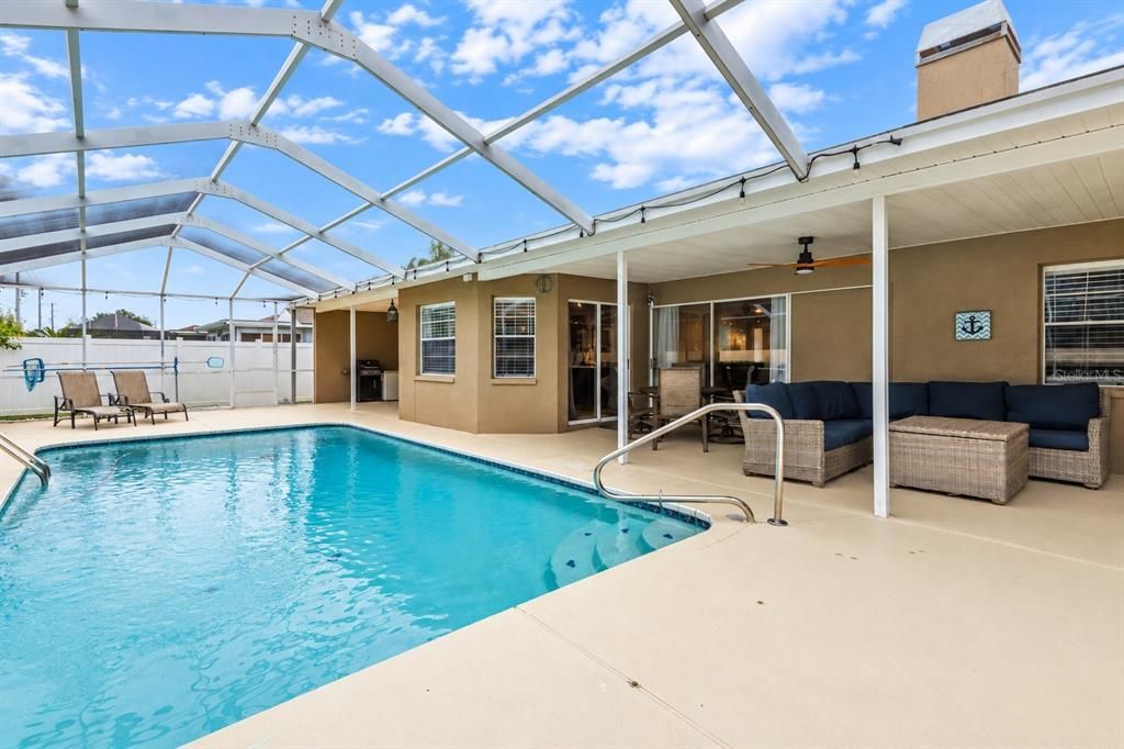 Active With Contract: $425,000 (3 beds, 3 baths, 1824 Square Feet)