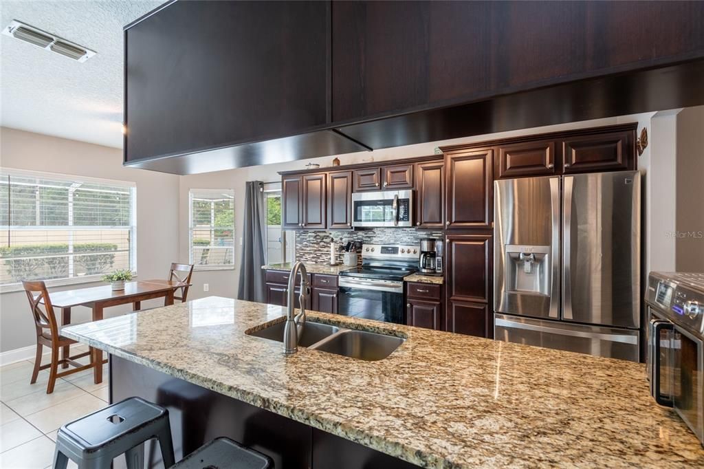 Active With Contract: $425,000 (3 beds, 3 baths, 1824 Square Feet)