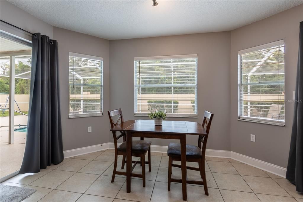 Active With Contract: $425,000 (3 beds, 3 baths, 1824 Square Feet)