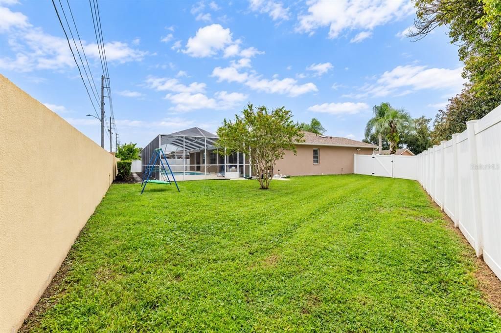 Active With Contract: $425,000 (3 beds, 3 baths, 1824 Square Feet)