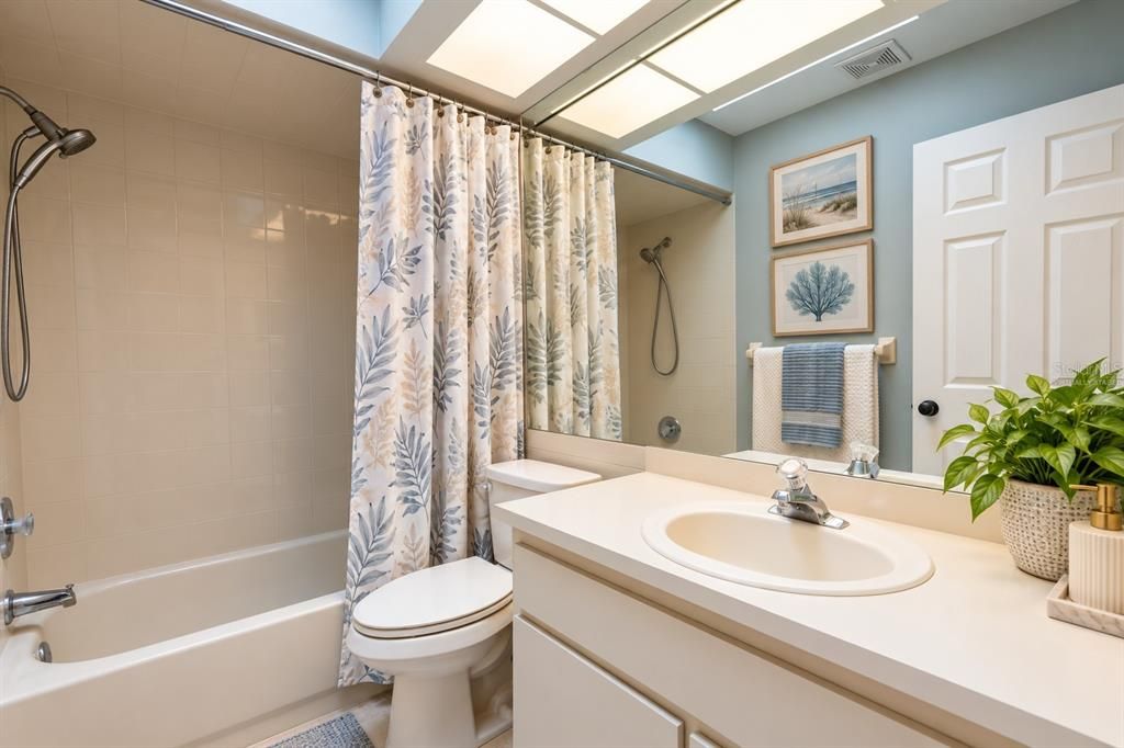 Active With Contract: $425,000 (3 beds, 3 baths, 1824 Square Feet)