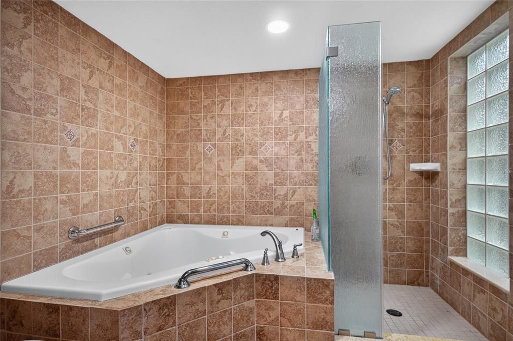 For Sale: $595,000 (4 beds, 3 baths, 2949 Square Feet)