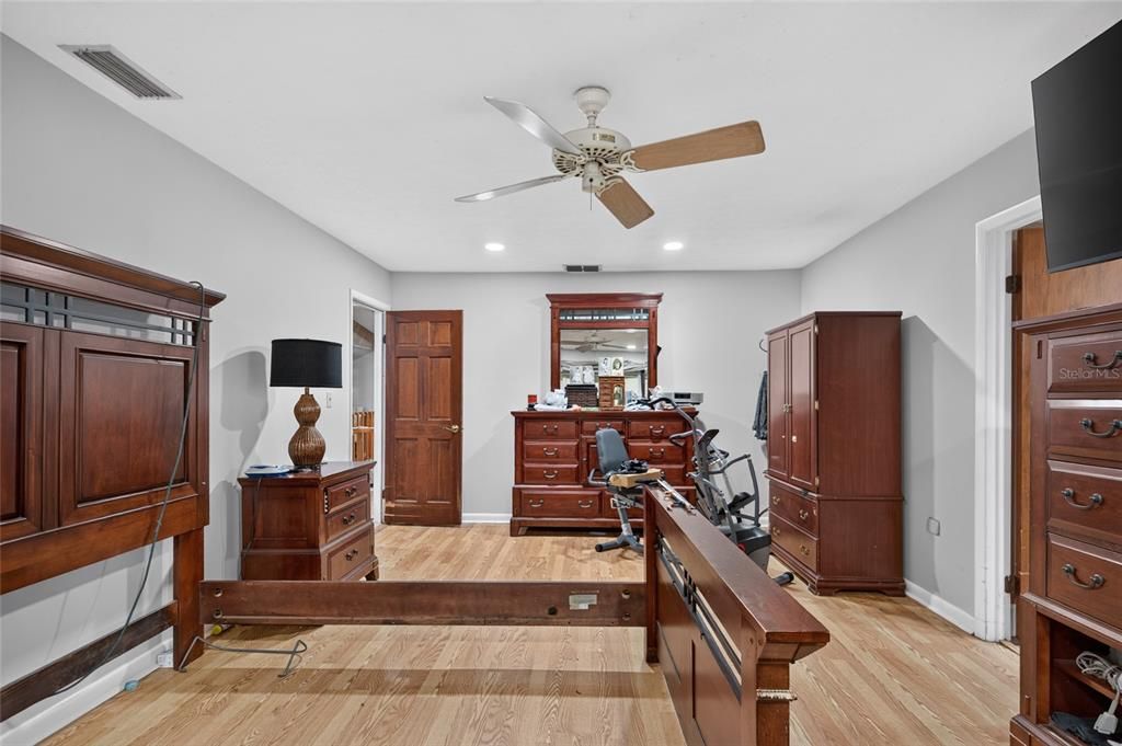 For Sale: $595,000 (4 beds, 3 baths, 2949 Square Feet)