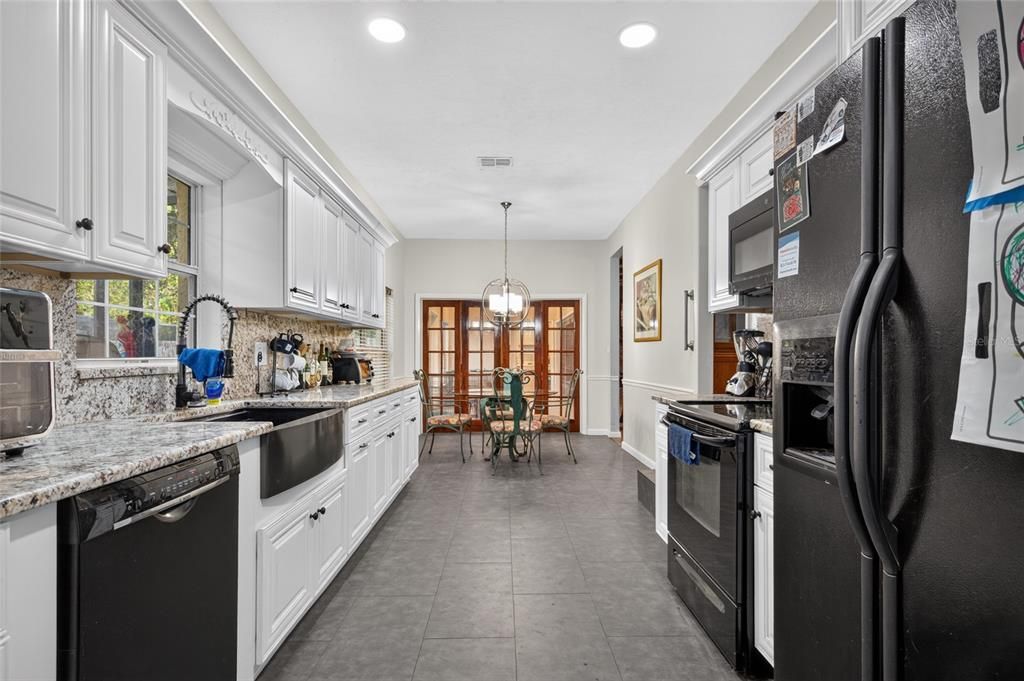 For Sale: $595,000 (4 beds, 3 baths, 2949 Square Feet)