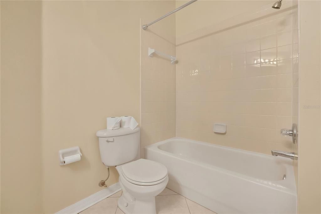 En Venta: $329,900 (2 camas, 2 baños, 1706 Pies cuadrados)