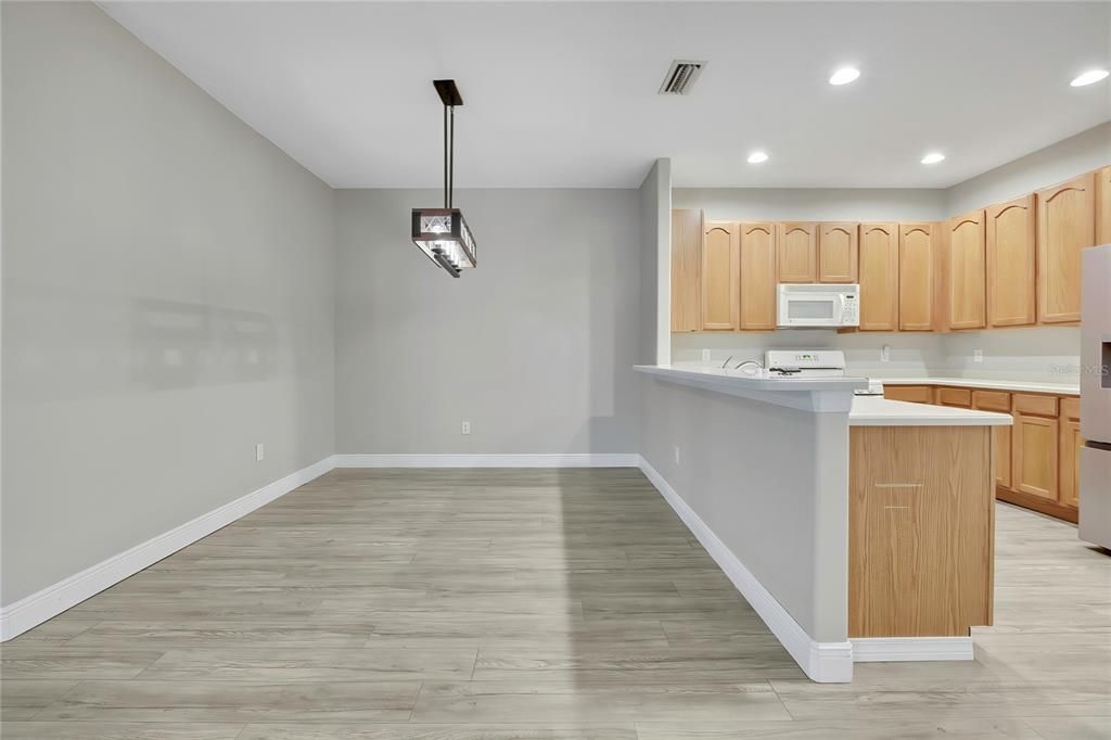 En Venta: $329,900 (2 camas, 2 baños, 1706 Pies cuadrados)