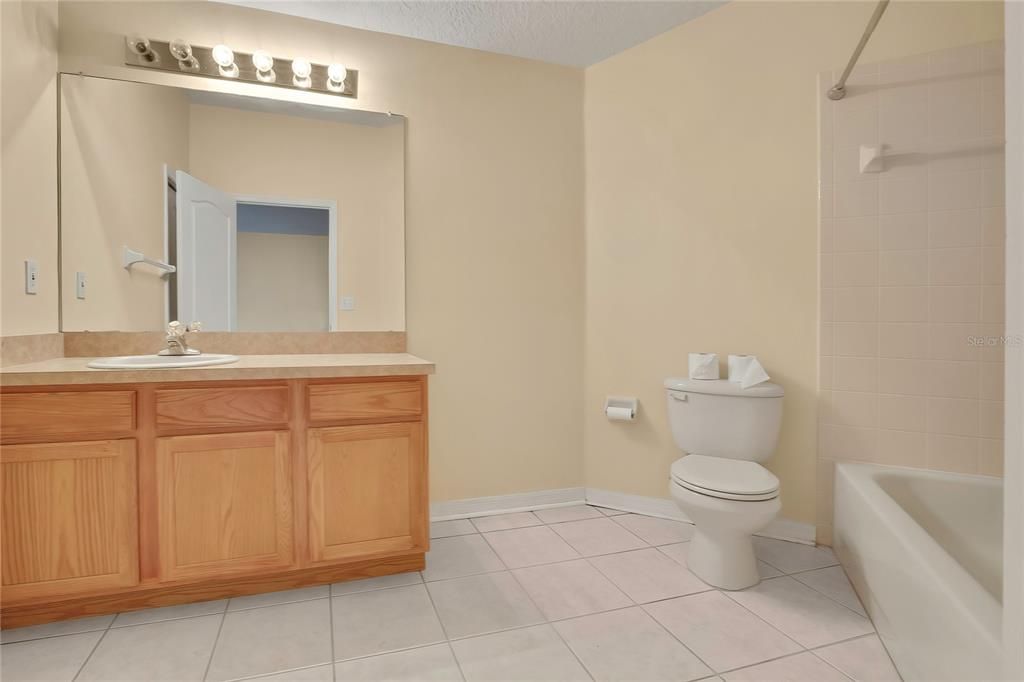 En Venta: $329,900 (2 camas, 2 baños, 1706 Pies cuadrados)