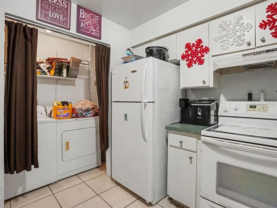 На продажу: $349,990 (4 спален, 0 ванн, 1560 Квадратных фут)