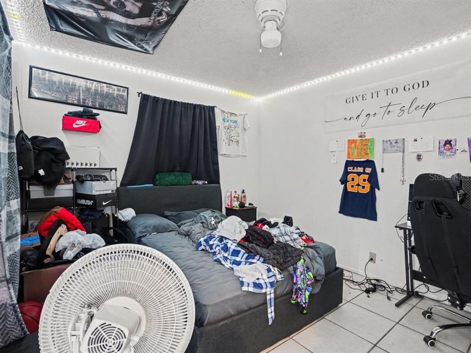 На продажу: $349,990 (4 спален, 0 ванн, 1560 Квадратных фут)