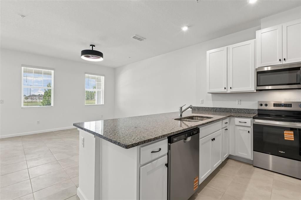 For Rent: $2,750 (3 beds, 2 baths, 1476 Square Feet)