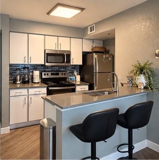 For Sale: $199,000 (2 beds, 2 baths, 1026 Square Feet)