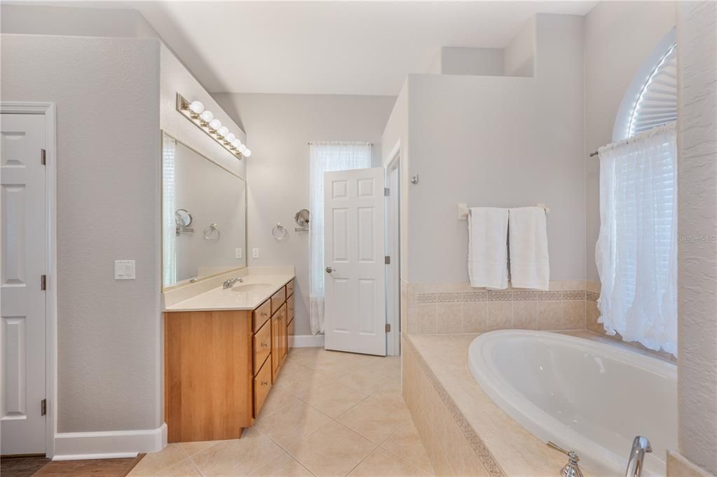 For Sale: $515,000 (4 beds, 3 baths, 2387 Square Feet)