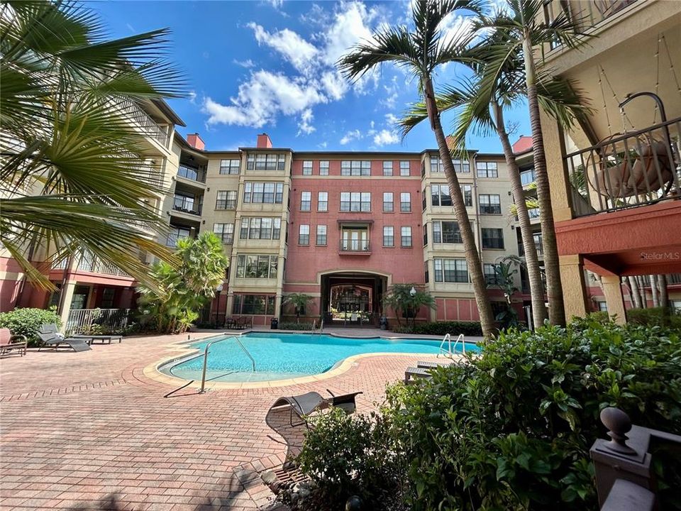 For Rent: $1,375 (1 beds, 1 baths, 562 Square Feet)