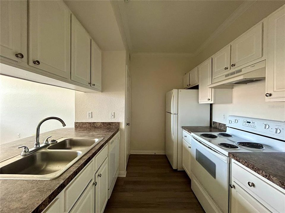 For Rent: $1,375 (1 beds, 1 baths, 562 Square Feet)