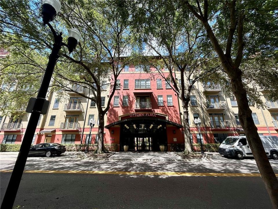 For Rent: $1,375 (1 beds, 1 baths, 562 Square Feet)