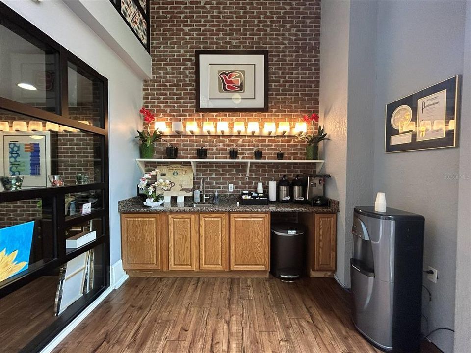 For Rent: $1,375 (1 beds, 1 baths, 562 Square Feet)