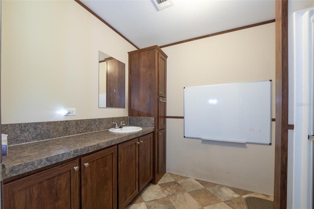 En Venta: $319,000 (3 camas, 2 baños, 1215 Pies cuadrados)