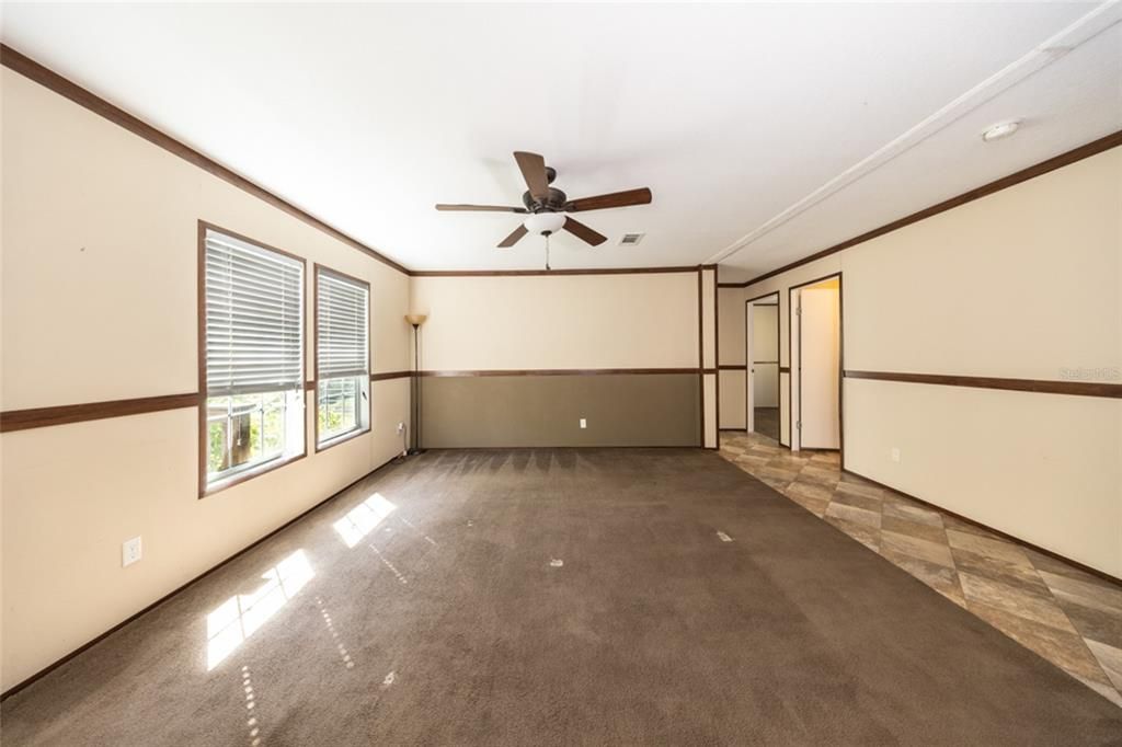 En Venta: $319,000 (3 camas, 2 baños, 1215 Pies cuadrados)