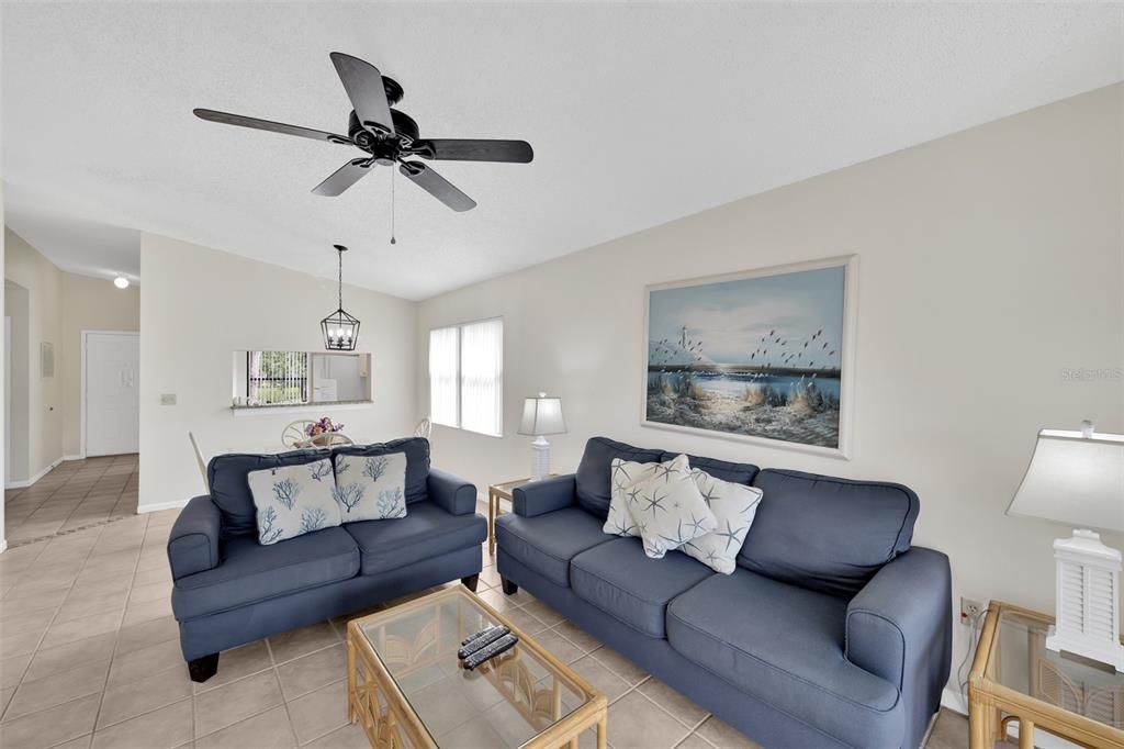 For Sale: $269,900 (2 beds, 2 baths, 1174 Square Feet)