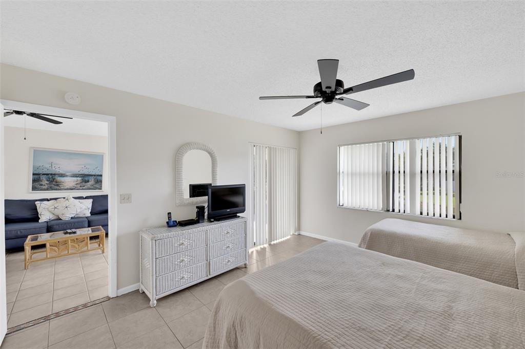 For Sale: $269,900 (2 beds, 2 baths, 1174 Square Feet)