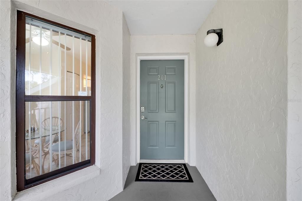 For Sale: $269,900 (2 beds, 2 baths, 1174 Square Feet)