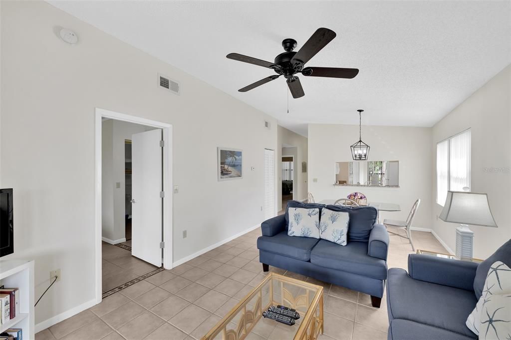 For Sale: $269,900 (2 beds, 2 baths, 1174 Square Feet)