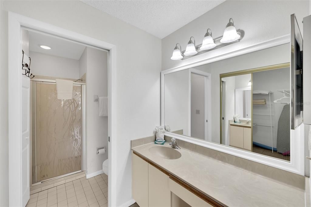 For Sale: $269,900 (2 beds, 2 baths, 1174 Square Feet)