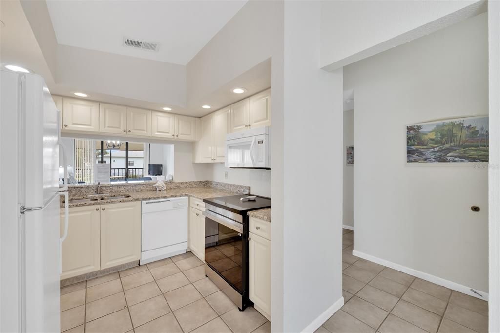 For Sale: $269,900 (2 beds, 2 baths, 1174 Square Feet)