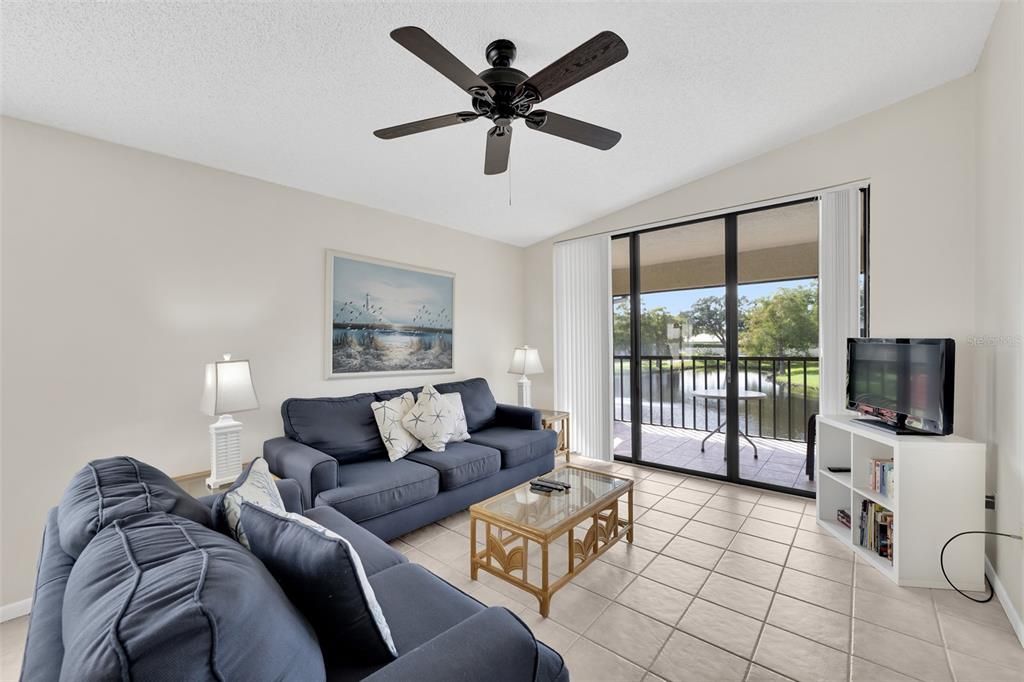 For Sale: $269,900 (2 beds, 2 baths, 1174 Square Feet)