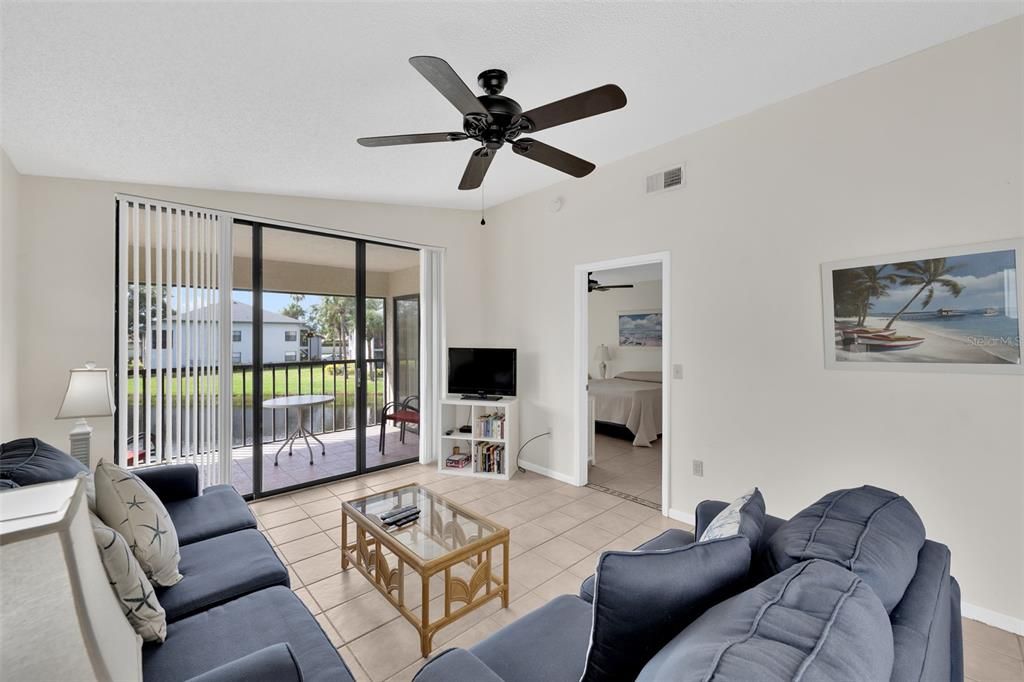 For Sale: $269,900 (2 beds, 2 baths, 1174 Square Feet)