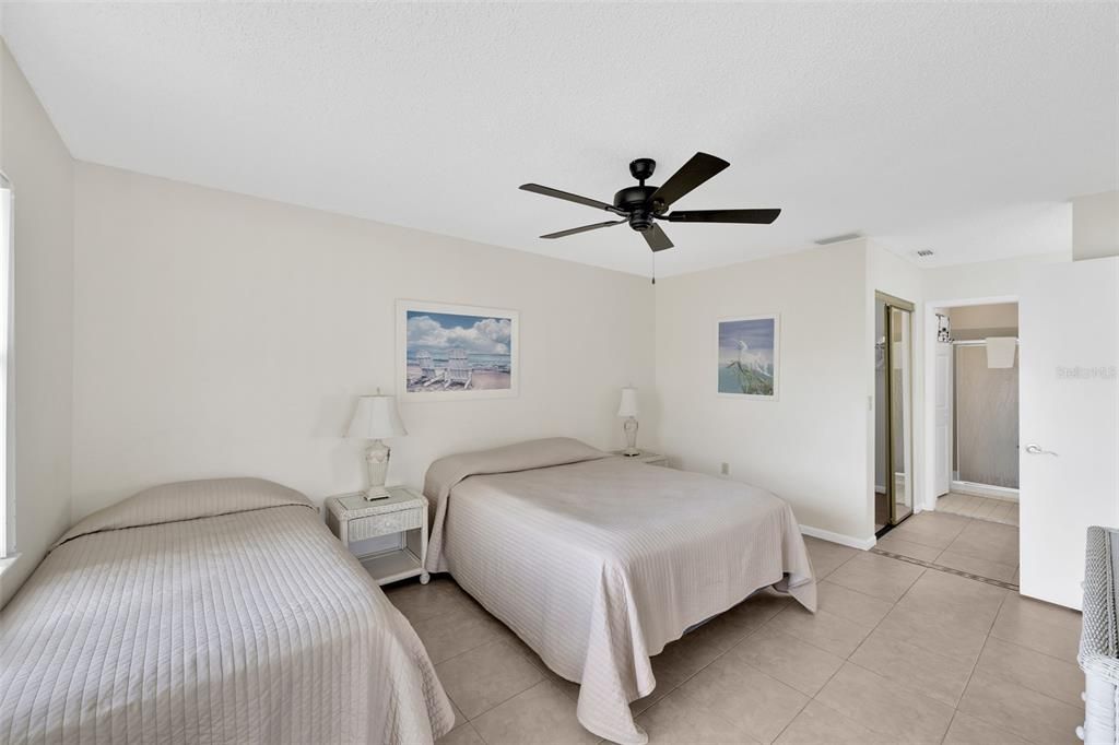For Sale: $269,900 (2 beds, 2 baths, 1174 Square Feet)
