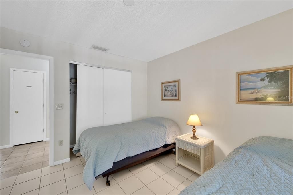 For Sale: $269,900 (2 beds, 2 baths, 1174 Square Feet)