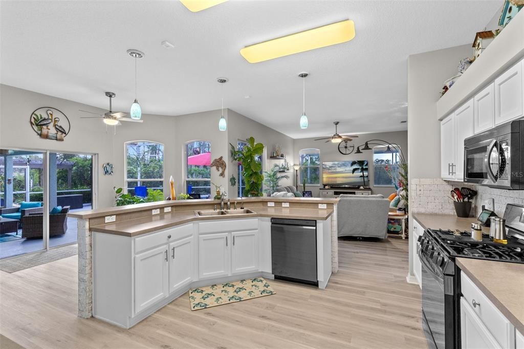 En Venta: $625,000 (4 camas, 3 baños, 2705 Pies cuadrados)