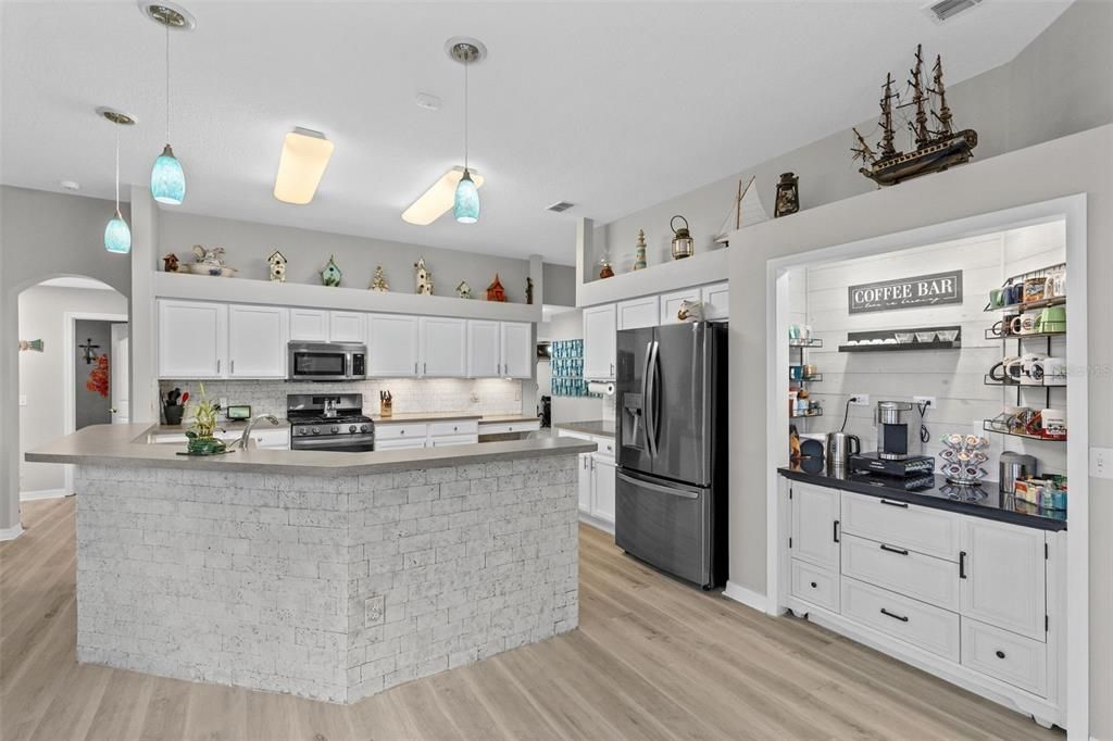 En Venta: $625,000 (4 camas, 3 baños, 2705 Pies cuadrados)