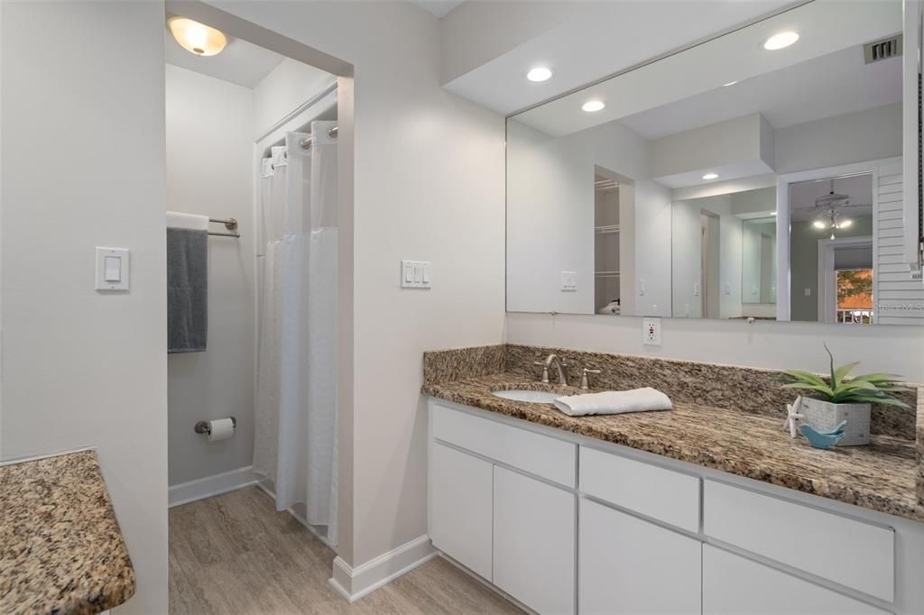 For Sale: $524,900 (2 beds, 2 baths, 1194 Square Feet)