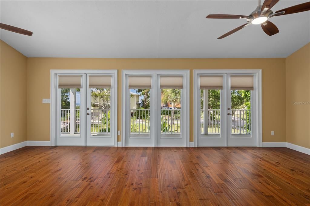 For Sale: $524,900 (2 beds, 2 baths, 1194 Square Feet)