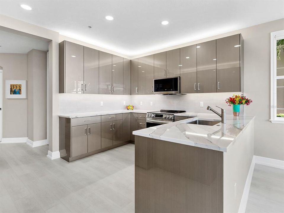 For Sale: $789,900 (3 beds, 2 baths, 1983 Square Feet)