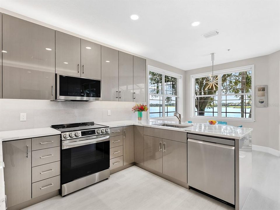 For Sale: $789,900 (3 beds, 2 baths, 1983 Square Feet)