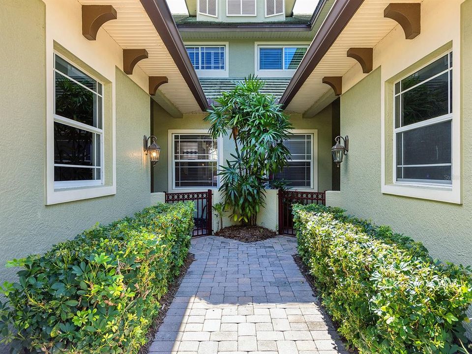 For Sale: $789,900 (3 beds, 2 baths, 1983 Square Feet)