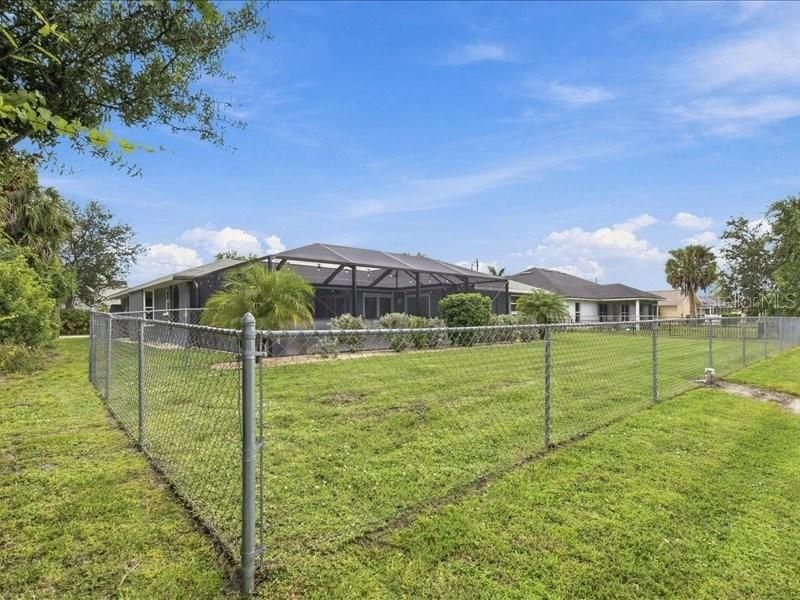 For Sale: $470,000 (3 beds, 2 baths, 2323 Square Feet)