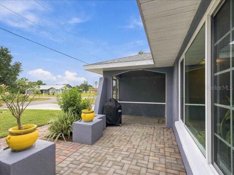 For Sale: $470,000 (3 beds, 2 baths, 2323 Square Feet)