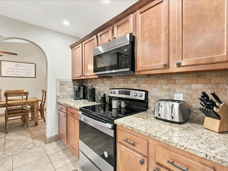 For Sale: $470,000 (3 beds, 2 baths, 2323 Square Feet)