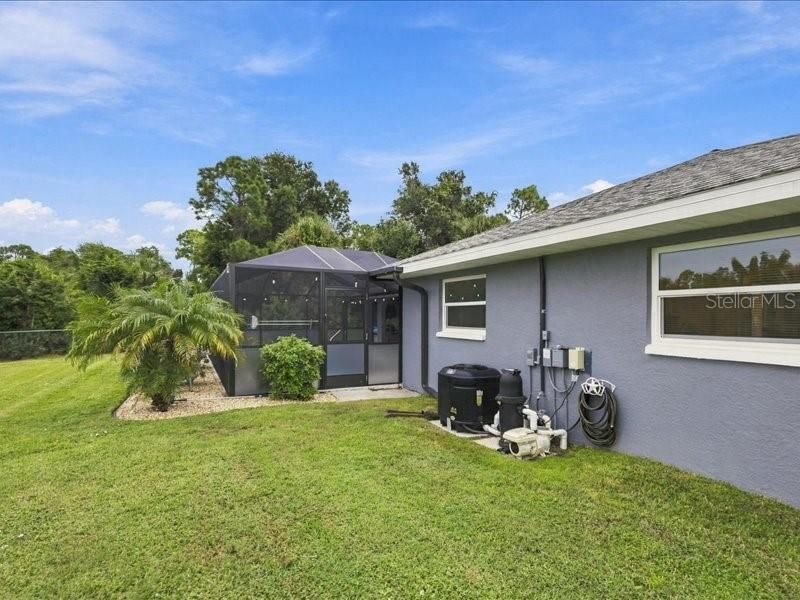 For Sale: $470,000 (3 beds, 2 baths, 2323 Square Feet)