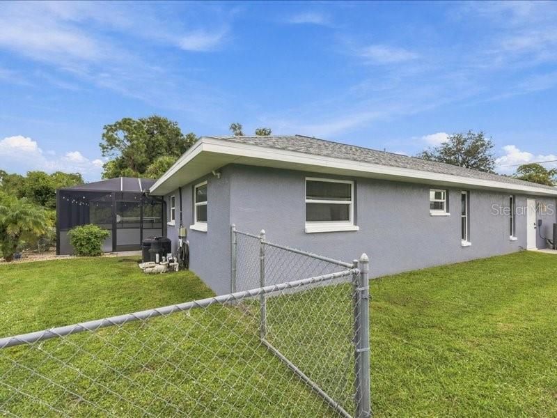 For Sale: $470,000 (3 beds, 2 baths, 2323 Square Feet)
