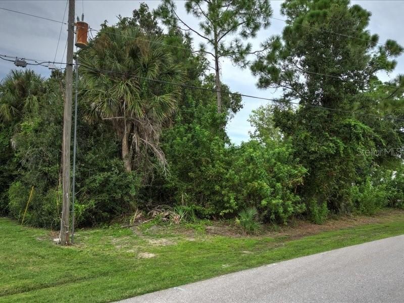 For Sale: $470,000 (3 beds, 2 baths, 2323 Square Feet)