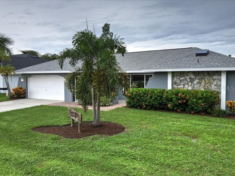 For Sale: $470,000 (3 beds, 2 baths, 2323 Square Feet)