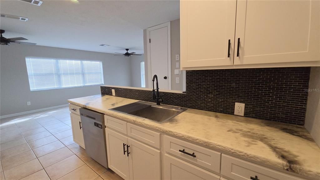 En Venta: $269,900 (3 camas, 2 baños, 1313 Pies cuadrados)