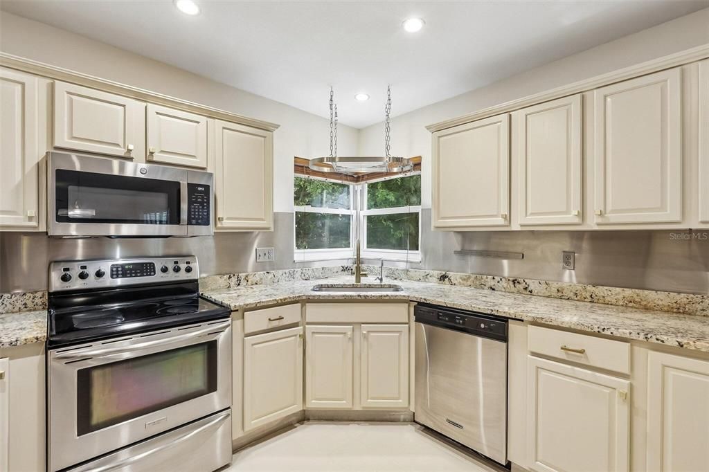 For Rent: $2,400 (2 beds, 2 baths, 1534 Square Feet)